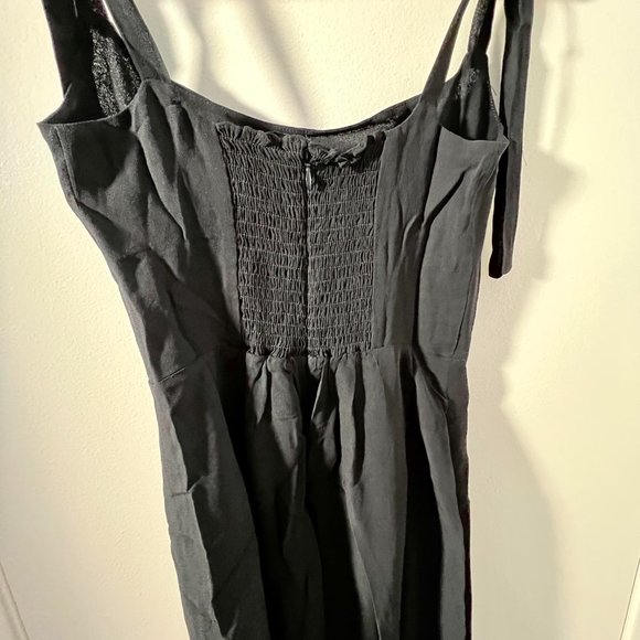 LAST ONE! Reformation Bess Dress in Black - Picture 8 of 16